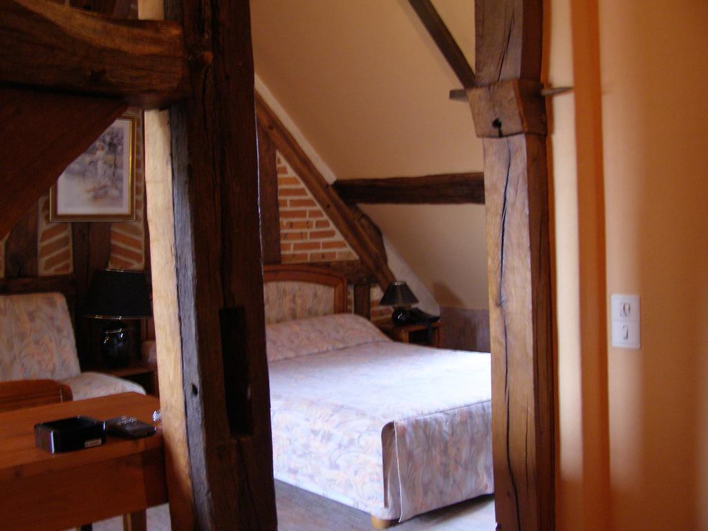 Logis Auberge A La Tete De Lard La Ferté-Imbault Exterior foto